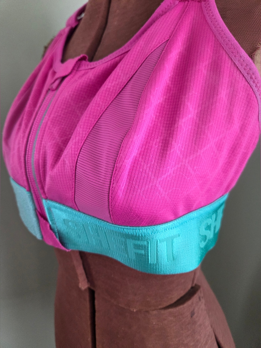 SHEFIT Pink and Green Sports Bra, Medium, Zipper, Hook & Eye Closure - Picture 3 of 12